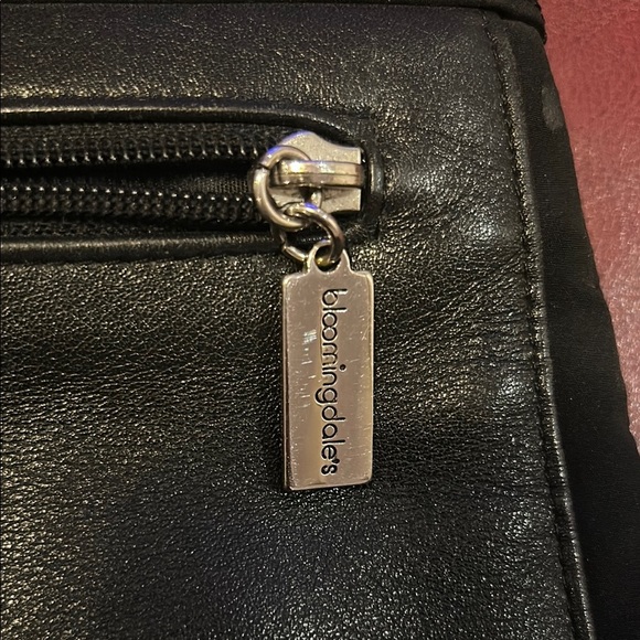 Bloomingdale’s Black Shoulder Bag - Picture 5 of 5